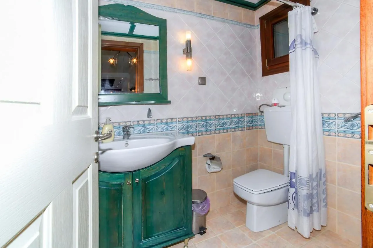 Holiday home Deppy'S Houwe Villa Nikiti